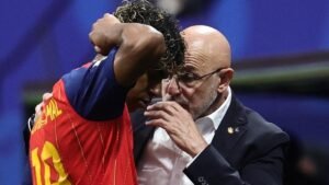 Lire la suite à propos de l’article Coupe du Monde 2026 : l&rsquo;Espagne veut garder Luis de la Fuente coûte