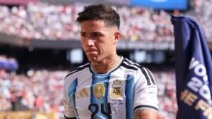 Lire la suite à propos de l’article Enzo Fernandez défend l&rsquo;Argentine après la finale de la Coupe du monde 2026