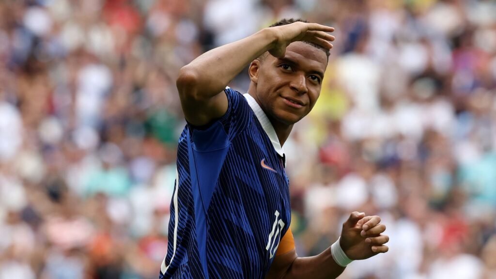 Mbappé prend deux longueurs d’avance sur Messi dans la course au Soulier