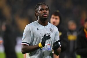 Lire la suite à propos de l’article Oumar Solet vers Leeds United pour 25 M€ : le défenseur français fait fuir